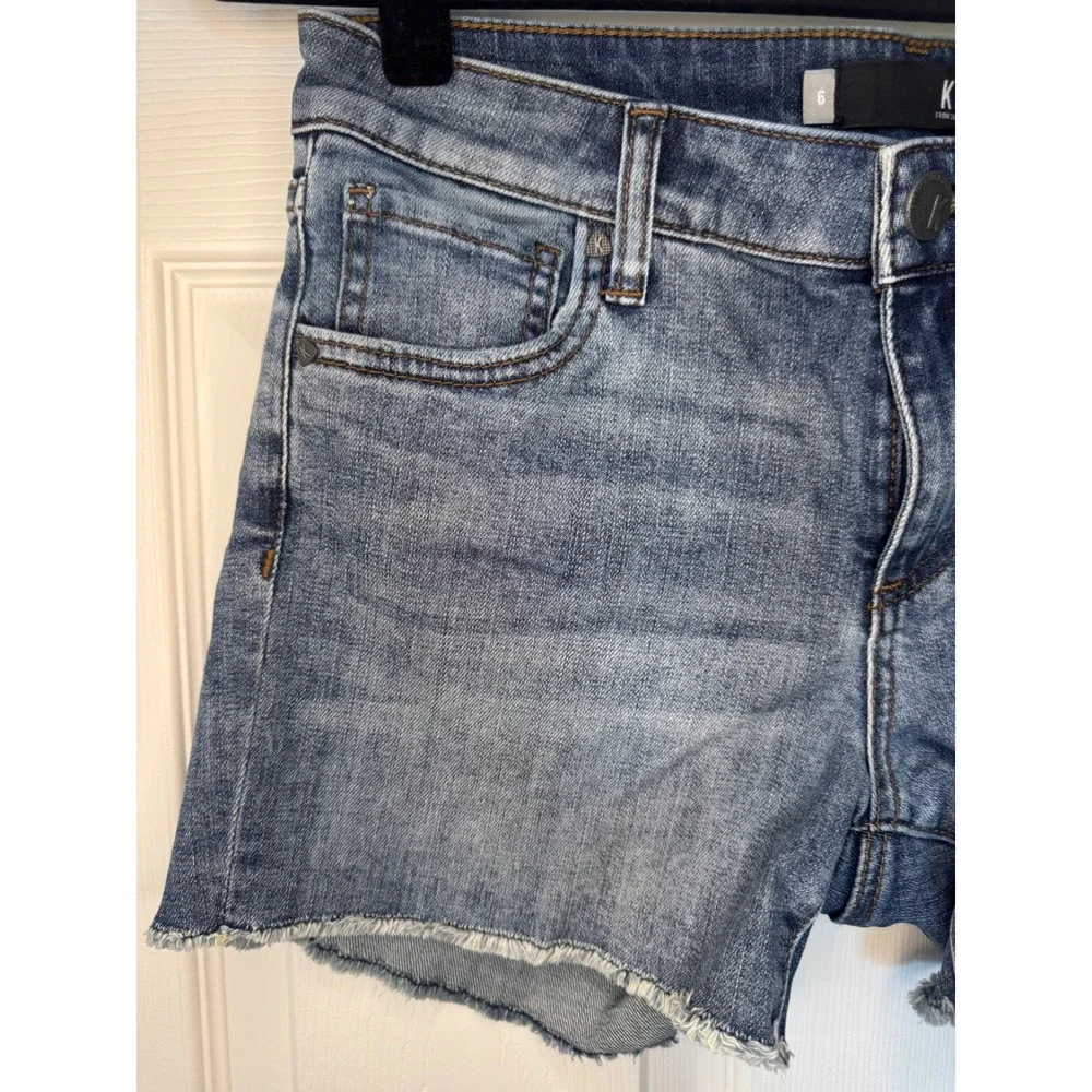 KUT from the Kloth Women Medium Wash Cut Off Denim Shorts Size 6 Raw Hem